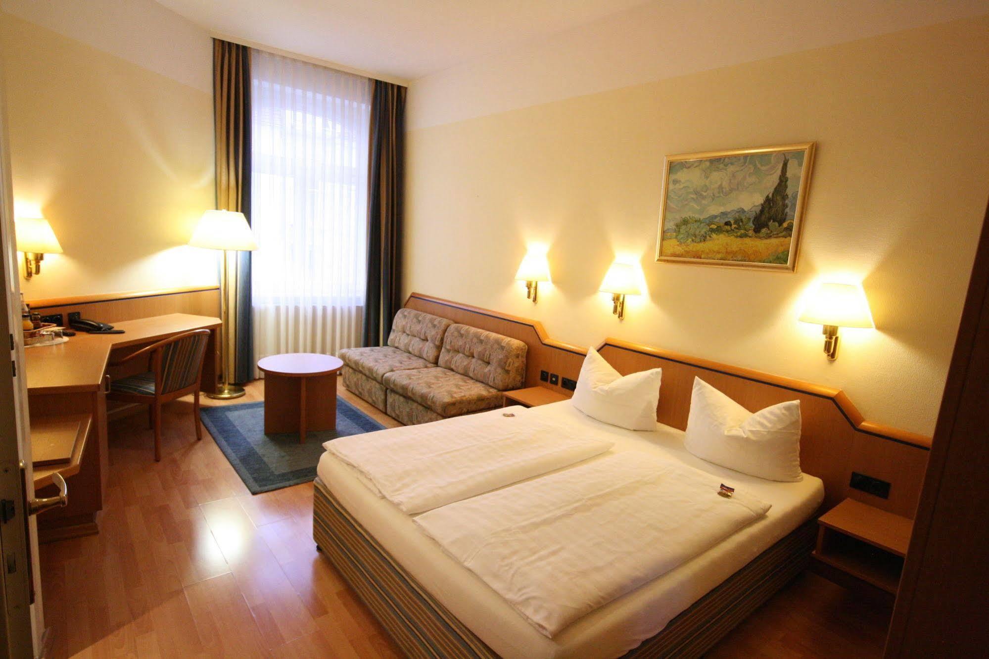Altstadt Hotel Хайдельберг Экстерьер фото
